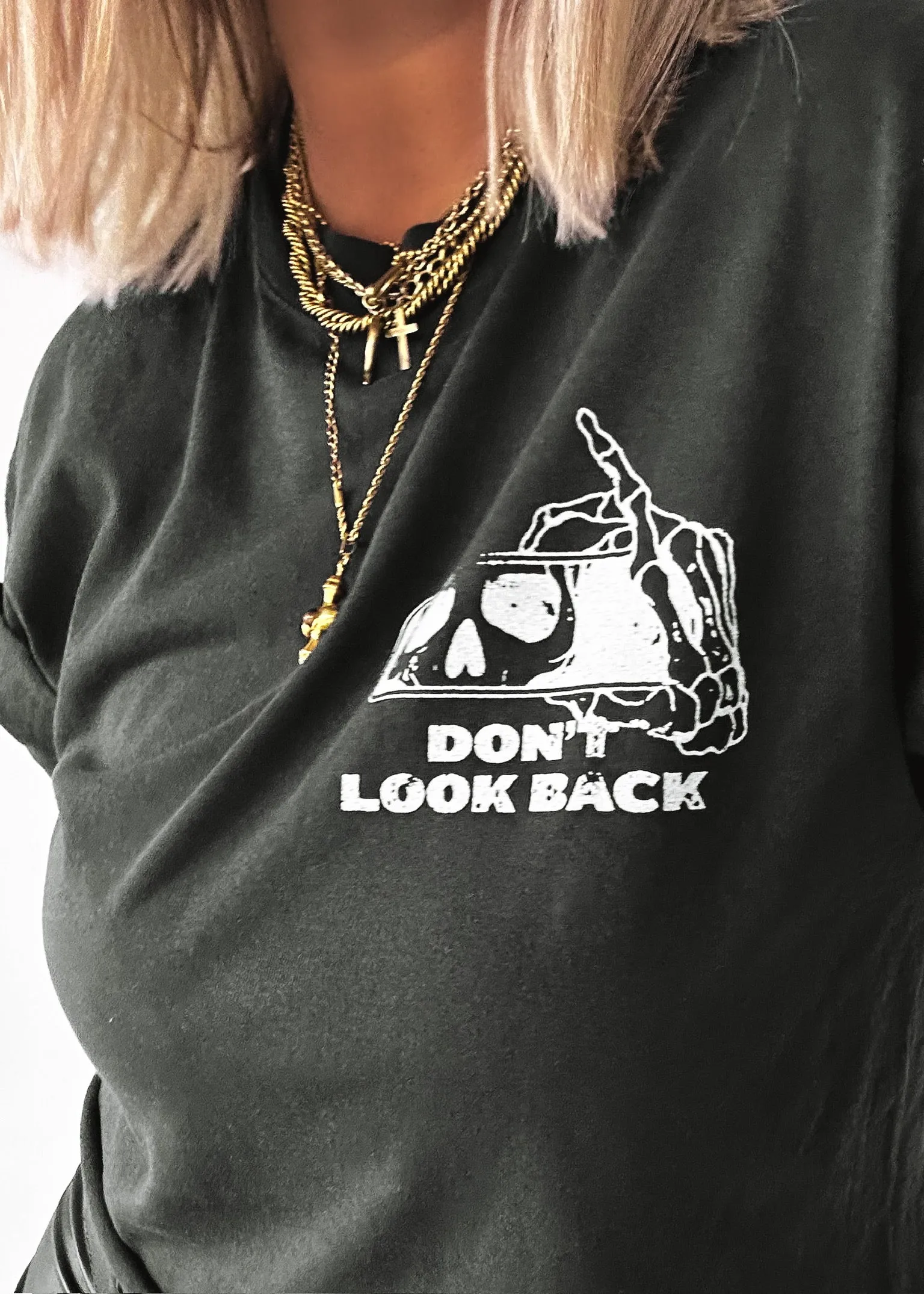 DON'T LOOK BACK SIDE SLIT TEE